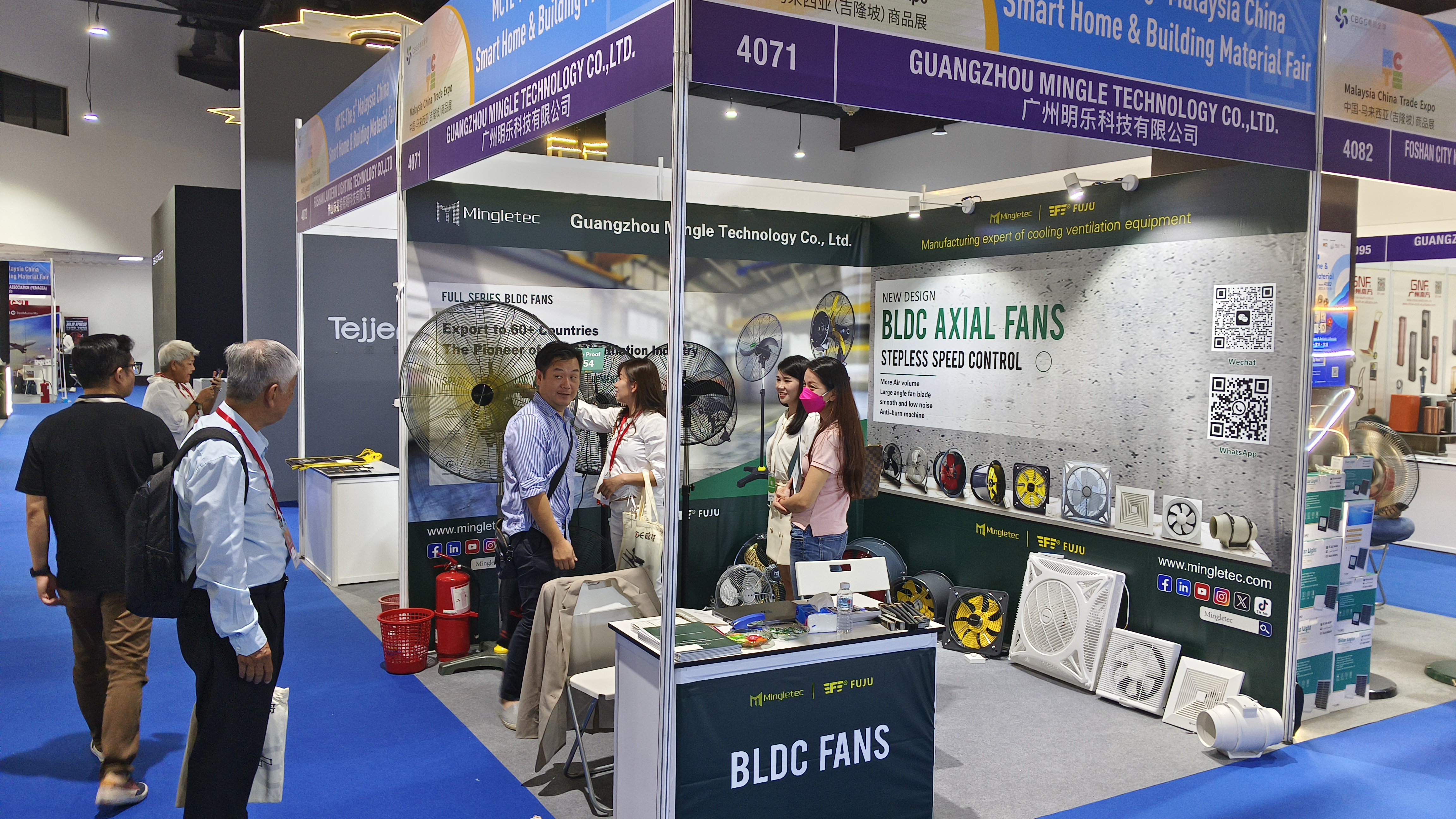 قام البائع بتقديم مروحتنا الصناعية BLDC للعملاء في الجناح 