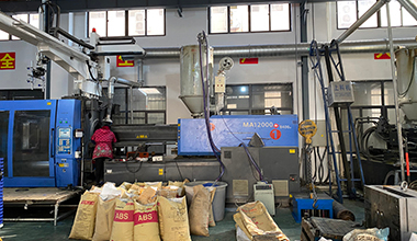 <div style="text-align: right;">ورشة عمل قوالب الحقن</div> 