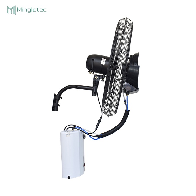 يستخدم المصنع مروحة رذاذ صناعية مثبتة على الحائط شديدة التحمل