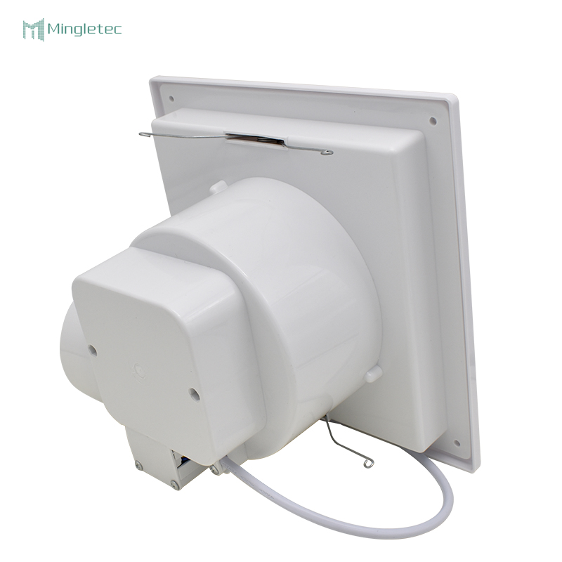 مروحة تهوية مثبتة على سقف الحمام مزودة بإضاءة