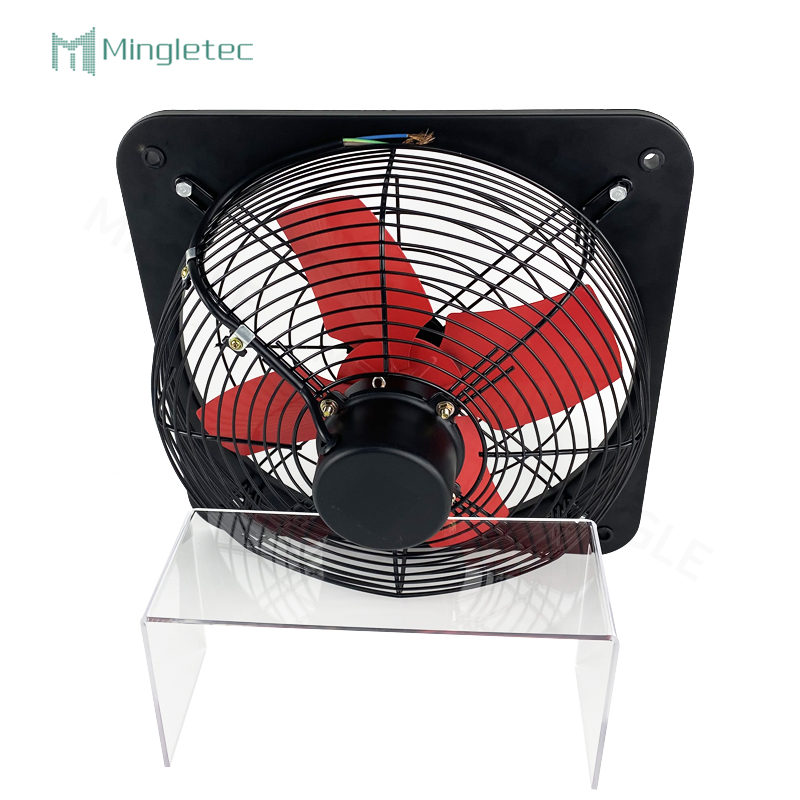 يستخدم المطبخ مروحة عادم مثبتة على الحائط عالية السرعة مقاس 16 بوصة